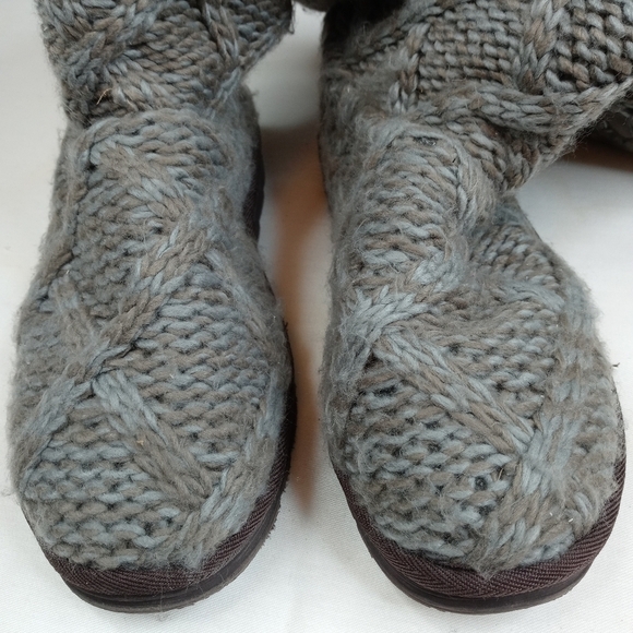 MukLuks Women's Gray Knit 4 button pull on faux fu - Picture 3 of 7